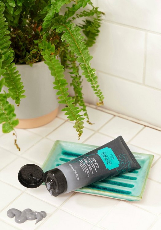 فوم پاک کننده شارکل هیمالیا بادی شاپ Body Shop Himalayan Charcoal حجم 125 میلی لیتر