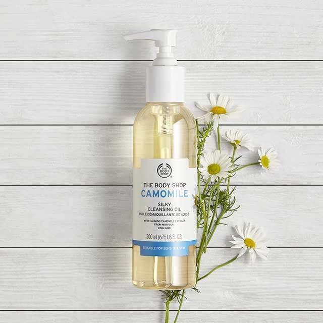 روغن پاک کننده آرایش بابونه بادی شاپ مدل Camomile silky